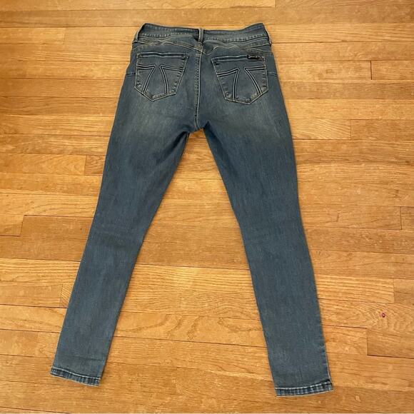 Seven7 Booty Shaper medium wash mid rise Denim leggings casual pants size 6 b7 - Picture 6 of 6
